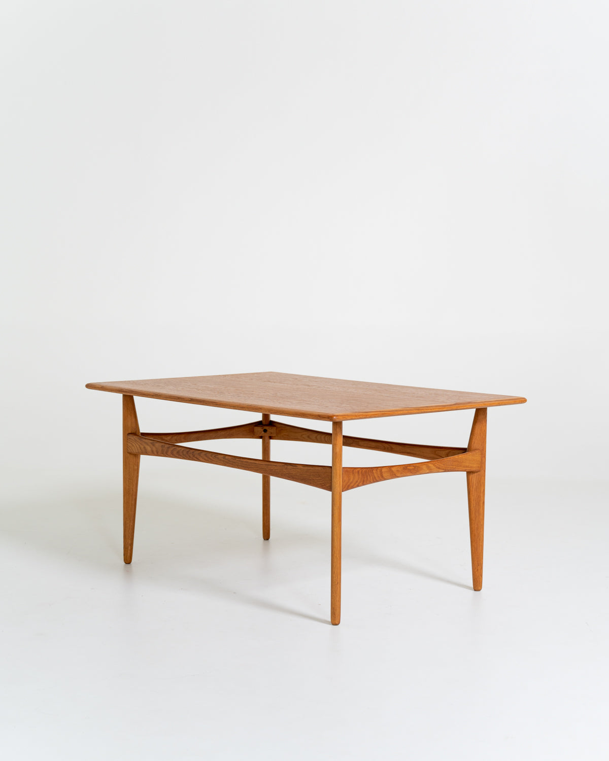 Tavolino in rovere di Karl-Erik Ekselius per JOC, Svezia, anni ’50