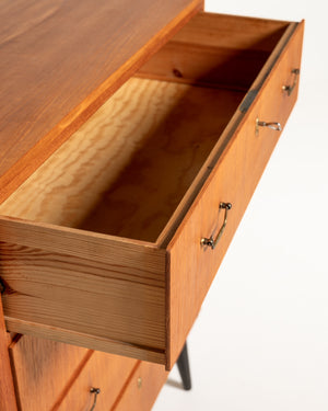 Cassettiera in teak con gambe nere, Scandinavia, anni '50/'60