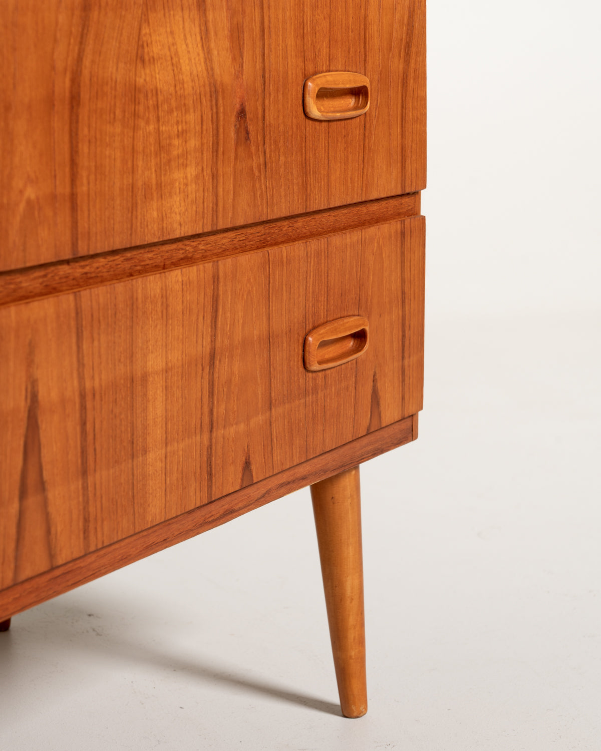 Cassettiera in teak con maniglie incassate, Scandinavia, anni '50/'60