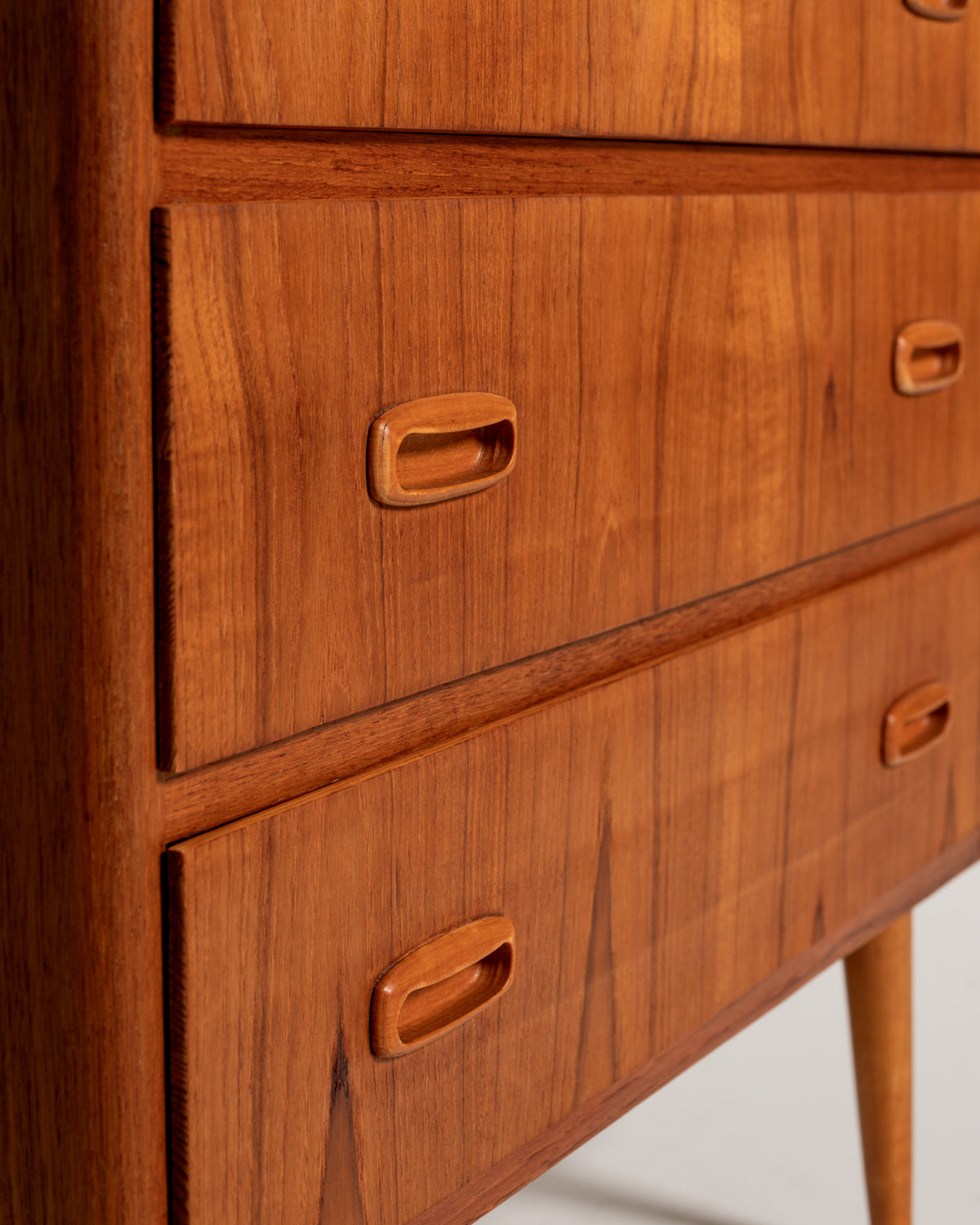 Cassettiera in teak con maniglie incassate, Scandinavia, anni '50/'60