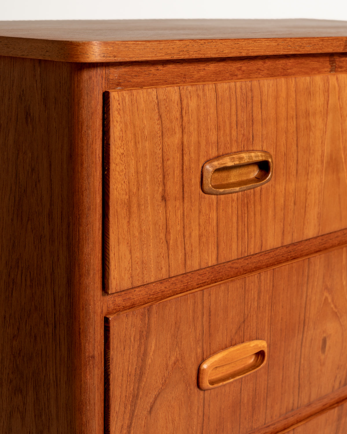 Cassettiera in teak con maniglie incassate, Scandinavia, anni '50/'60