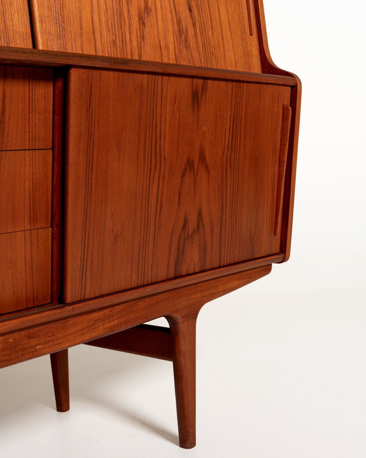 Credenza alta danese in teak anni '60