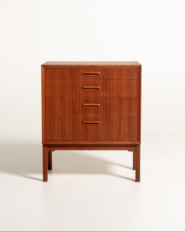 Cassettiera scandinava in teak a quattro cassetti