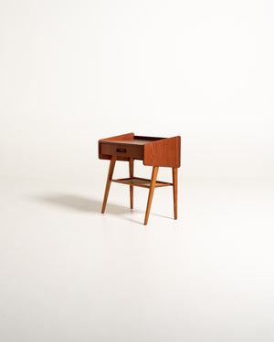 Comodino scandinavo in teak con ripiano