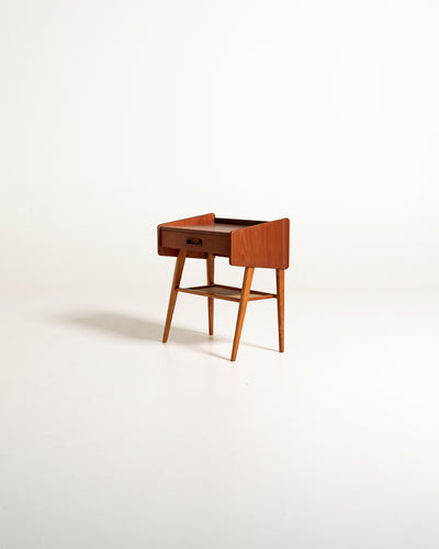Comodino scandinavo in teak con ripiano