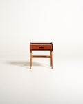 Comodino scandinavo in teak con ripiano