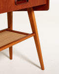 Comodino scandinavo in teak con ripiano