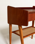 Comodino scandinavo in teak con ripiano