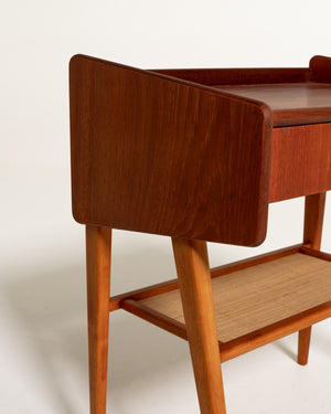 Comodino scandinavo in teak con ripiano