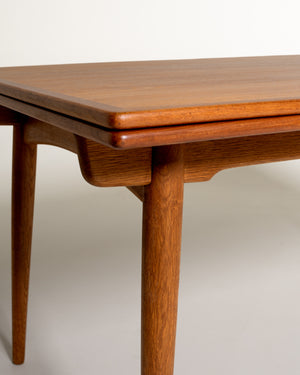 Tavolo “AT-312” di Hans J. Wegner per Andreas Tuck, anni ’50