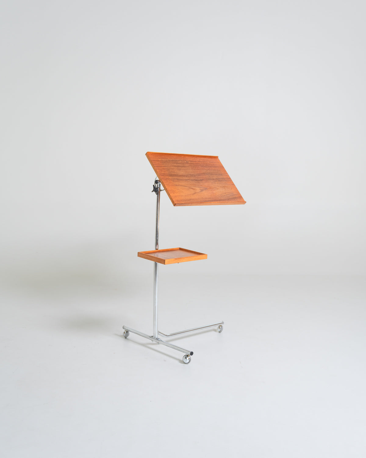 Tavolino da lettura regolabile in teak e metallo cromato, Scandinavia, anni '50/'60