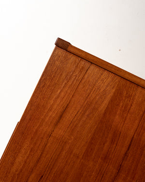 Comodino scandinavo in teak dalle linee razionaliste