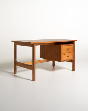 Scrivania “GE-125” di Hans J. Wegner per GETAMA, anni ’60
