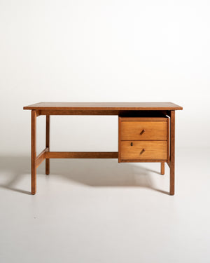 Scrivania “GE-125” di Hans J. Wegner per GETAMA, anni ’60