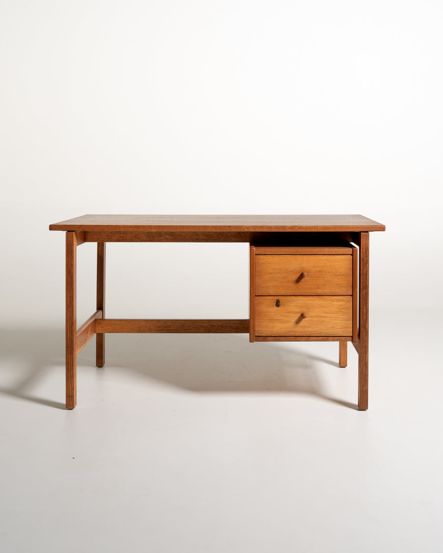 Scrivania “GE-125” di Hans J. Wegner per GETAMA, anni ’60