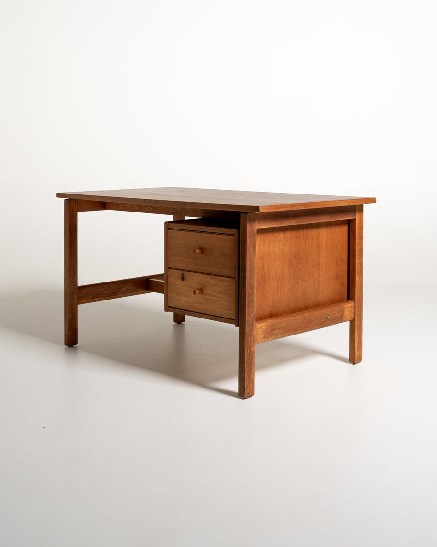 Scrivania “GE-125” di Hans J. Wegner per GETAMA, anni ’60