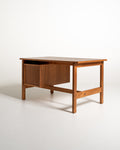 Scrivania “GE-125” di Hans J. Wegner per GETAMA, anni ’60