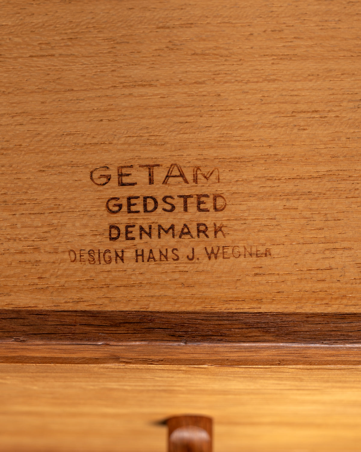 Scrivania “GE-125” di Hans J. Wegner per GETAMA, anni ’60