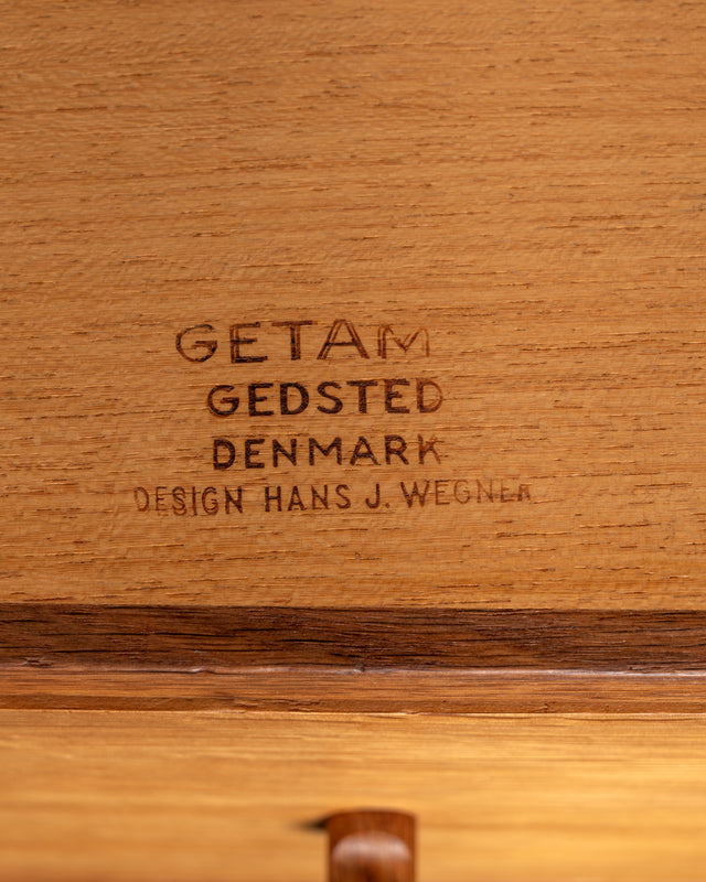 Scrivania “GE-125” di Hans J. Wegner per GETAMA, anni ’60