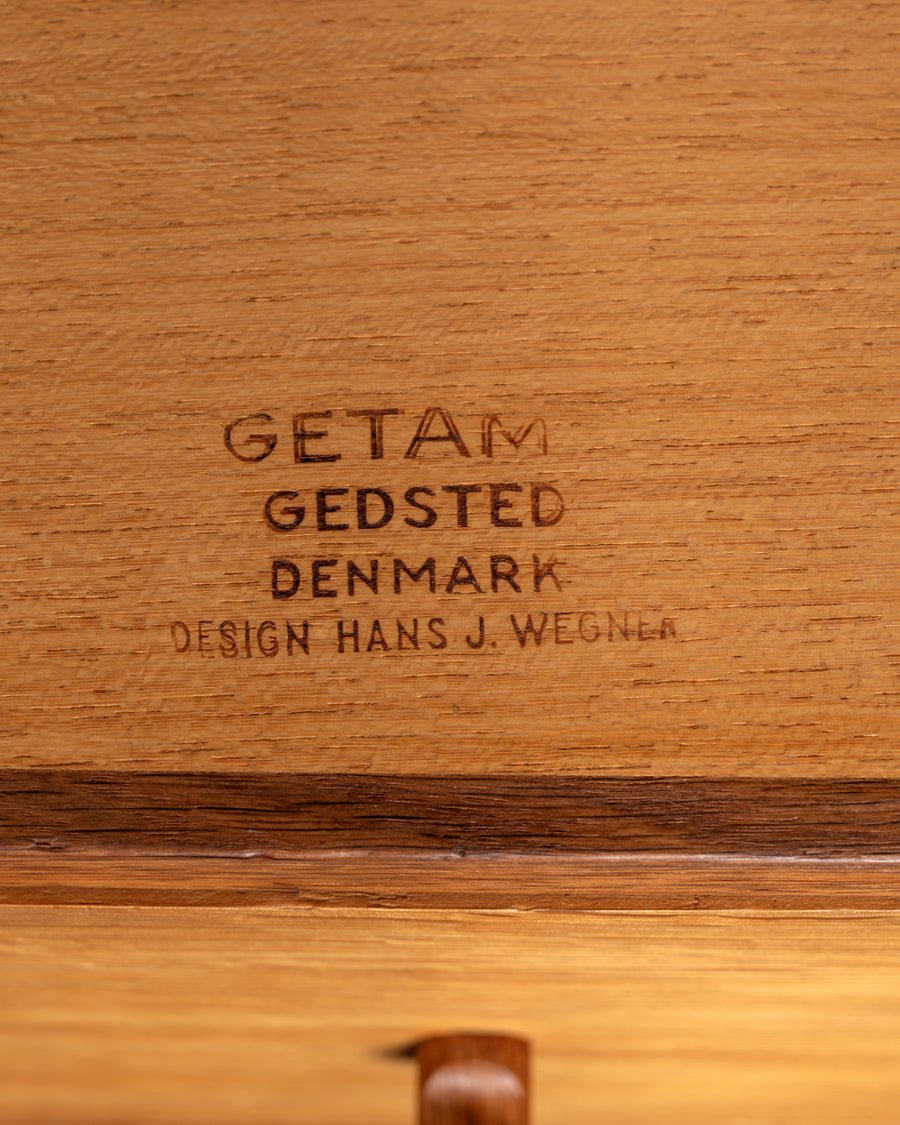 Scrivania “GE-125” di Hans J. Wegner per GETAMA, anni ’60