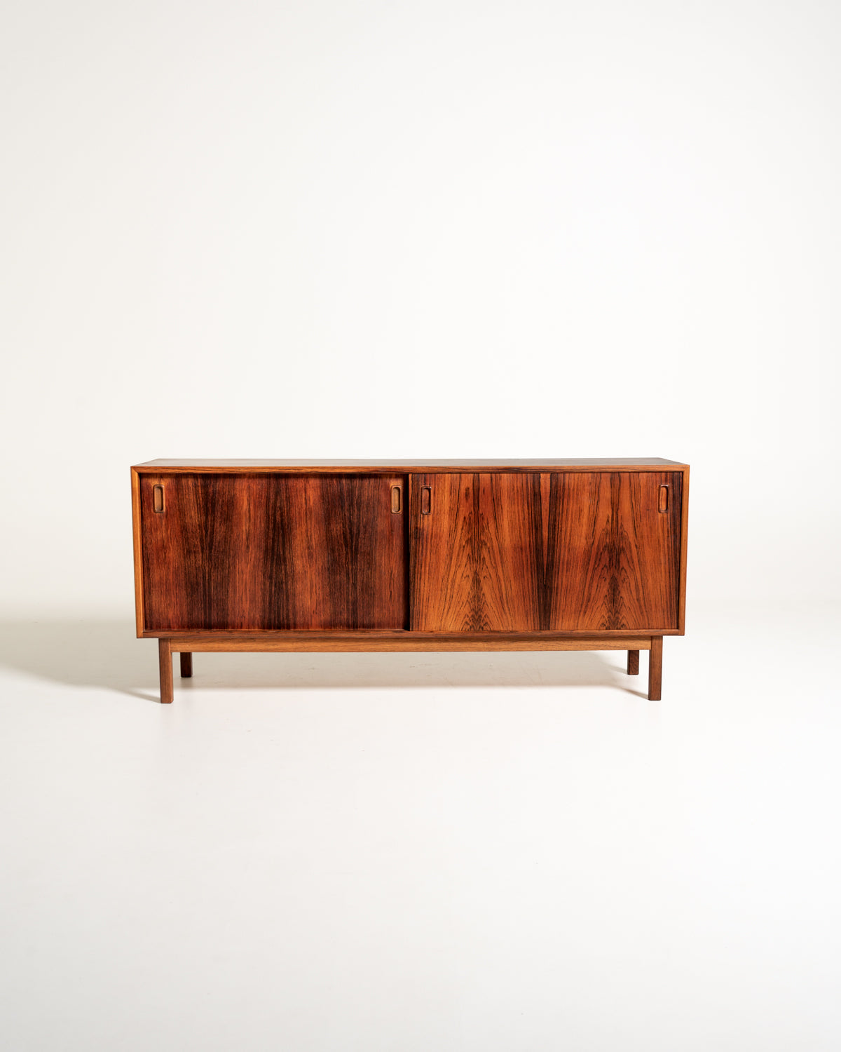Sideboard scandinavo in palissandro, anni ’70