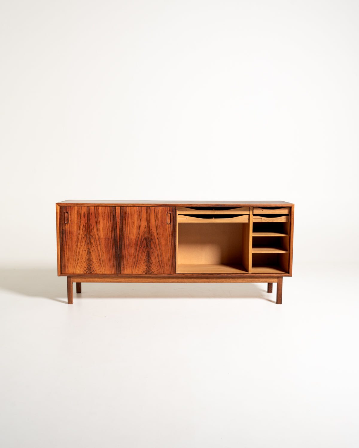 Sideboard scandinavo in palissandro, anni ’70