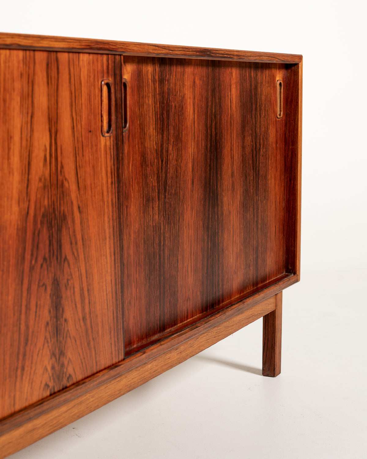 Sideboard scandinavo in palissandro, anni ’70