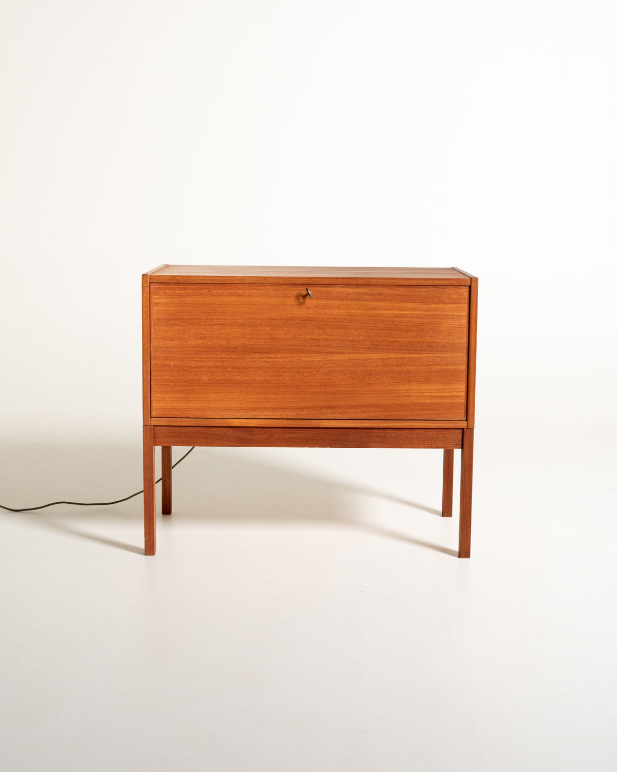 Mobile bar in teak con anta a ribalta, Scandinavia, anni ’60