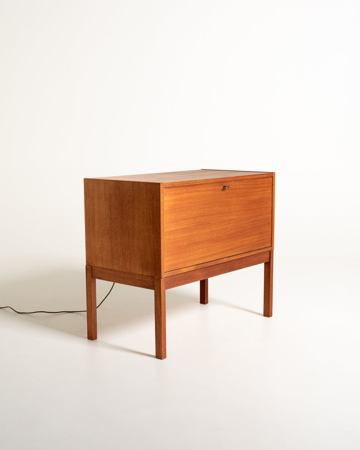 Mobile bar in teak con anta a ribalta, Scandinavia, anni ’60