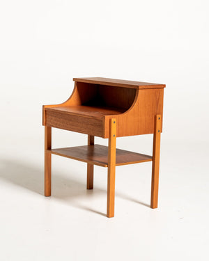 Comodino svedese in teak e faggio di AB Carlström & Co Möbelfabrik, anni ’60