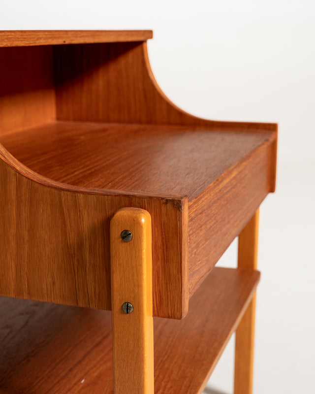Comodino svedese in teak e faggio di AB Carlström & Co Möbelfabrik, anni ’60