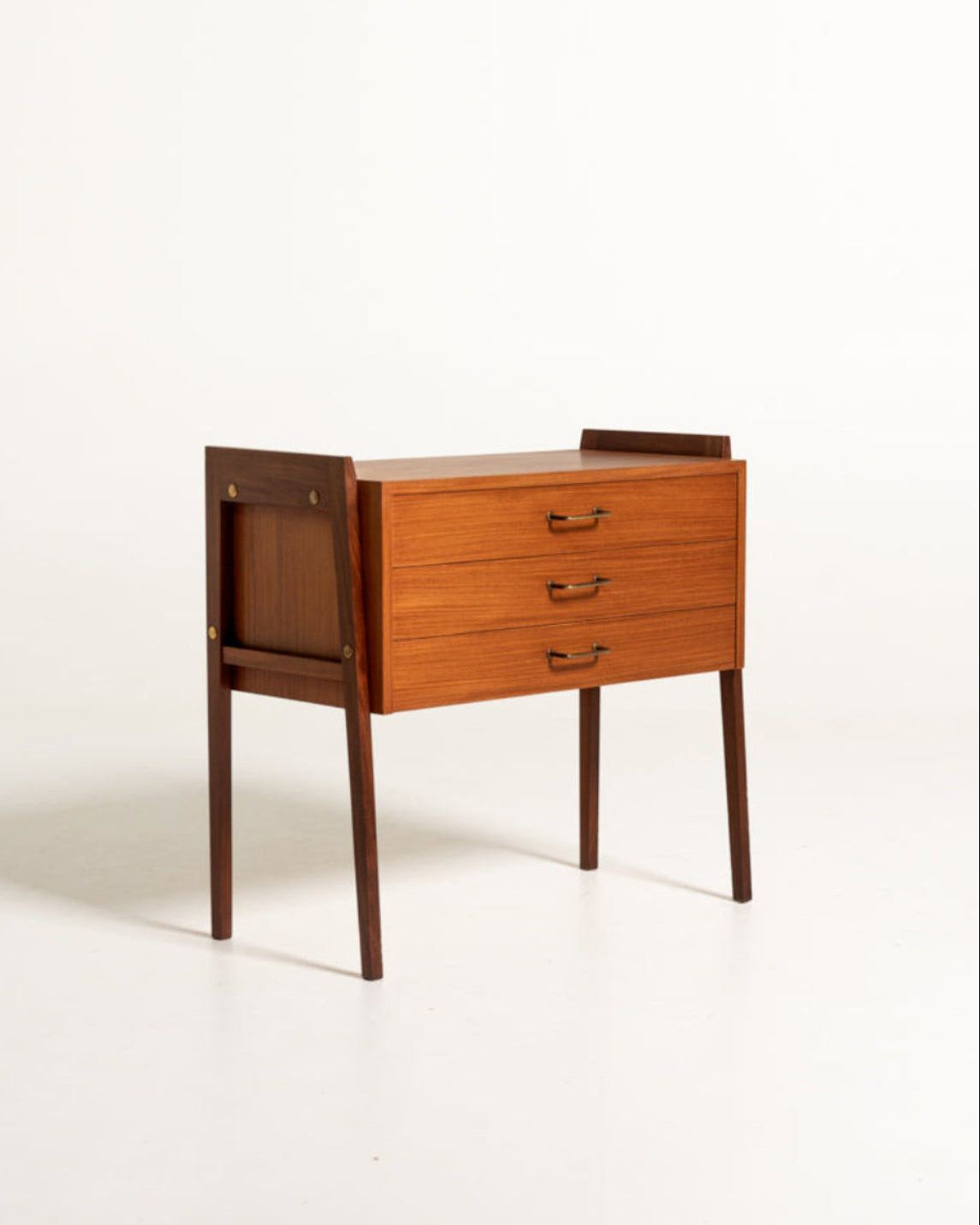 Comodino cassettiera scandinavo in teak