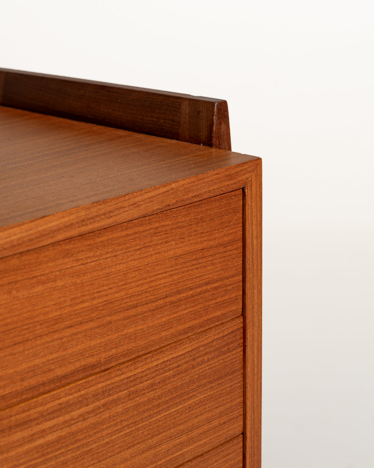Comodino cassettiera scandinavo in teak