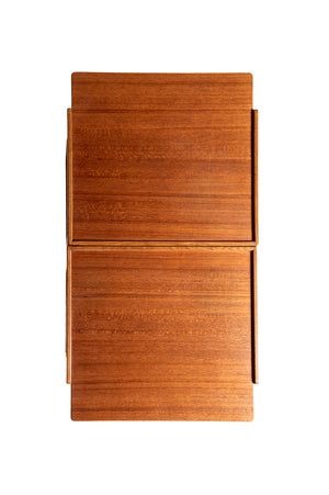 Coppia di comodini in teak con vassoio removibile, Scandinavia, anni ’50/’60