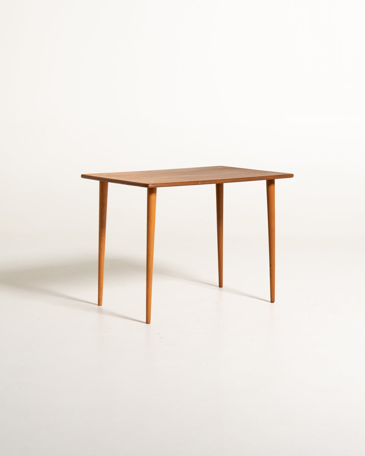 Tavolino scandinavo in teak e faggio