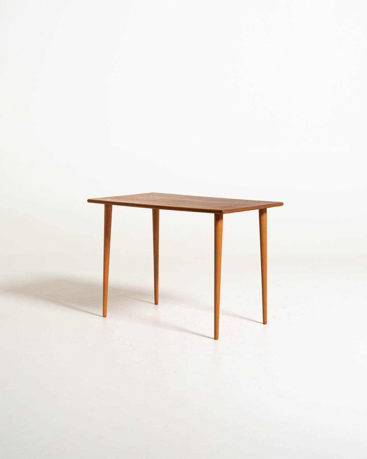 Tavolino scandinavo in teak e faggio