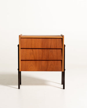 Comodino con cassetti a tegola, in teak e metallo