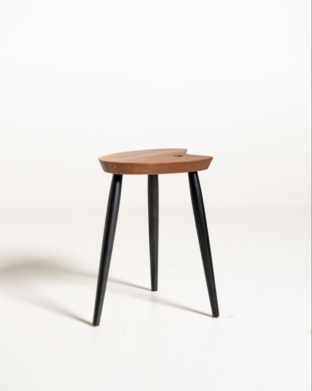 Sgabello con top a tavolozza in teak, Scandinavia, anni ’50
