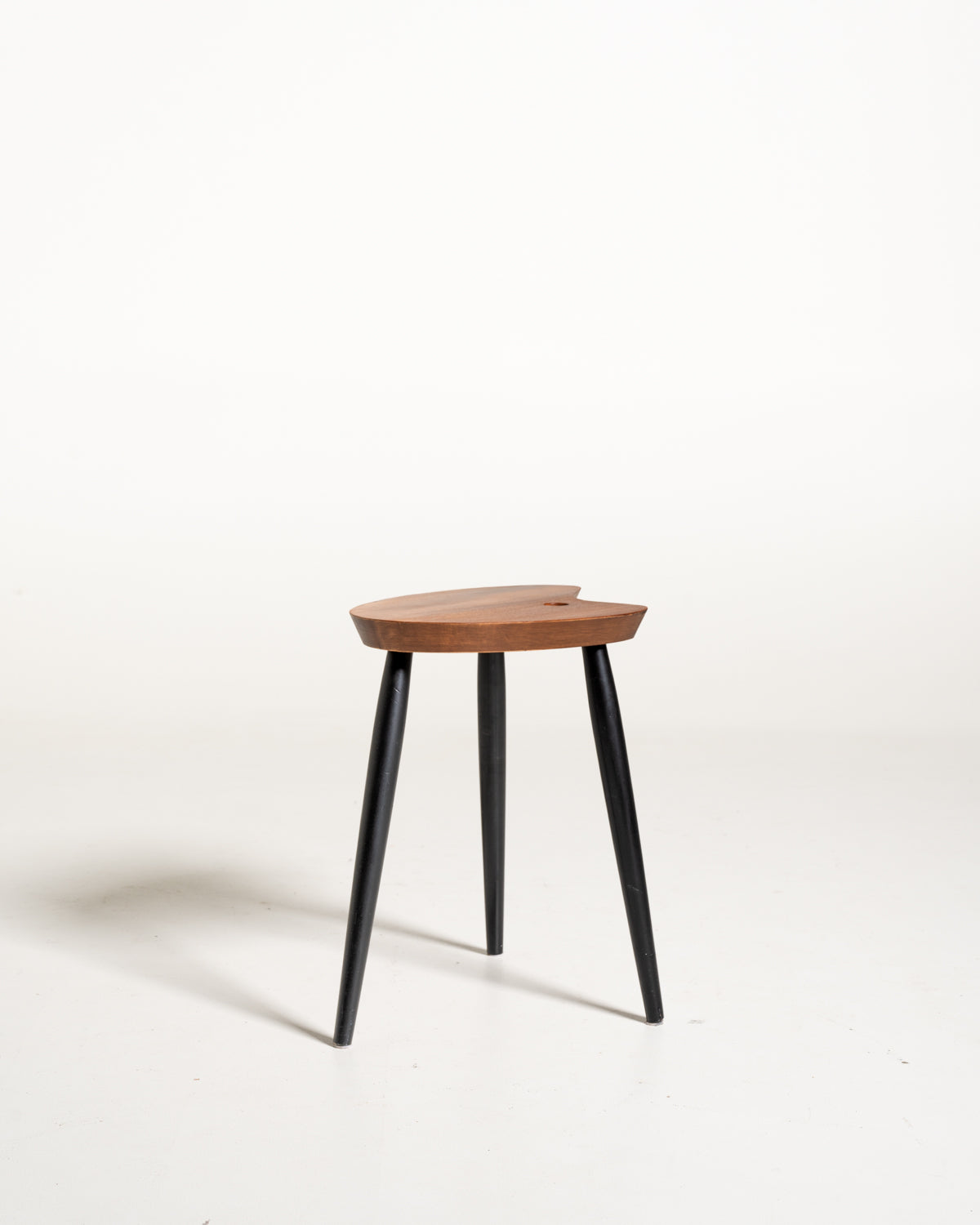 Sgabello con top a tavolozza in teak, Scandinavia, anni ’50