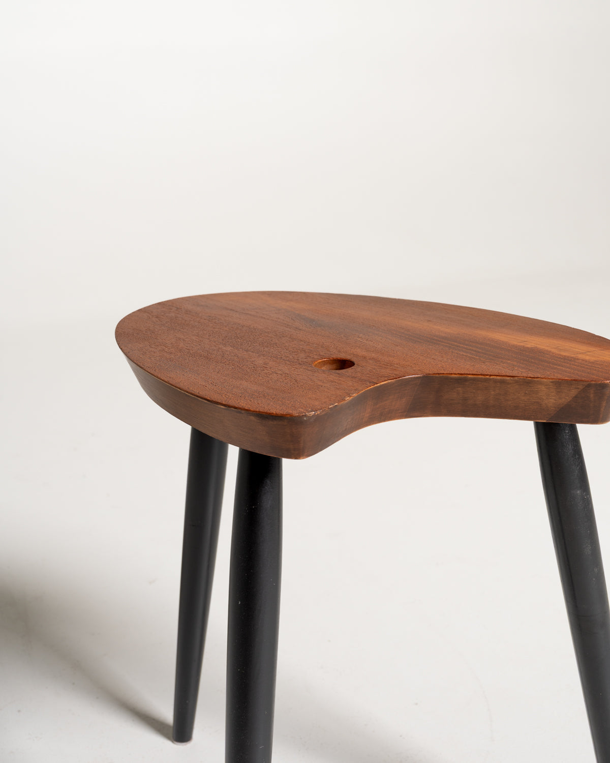 Sgabello con top a tavolozza in teak, Scandinavia, anni ’50