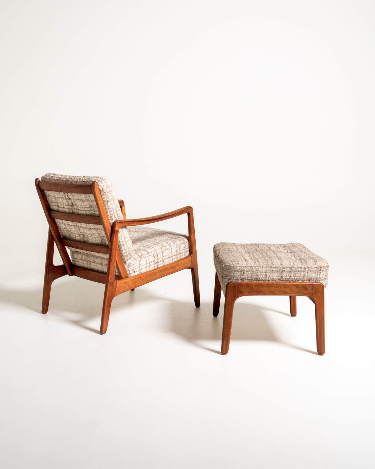 Poltrona modello 109 di Ole Wanscher con poggiapiedi, anni ’50