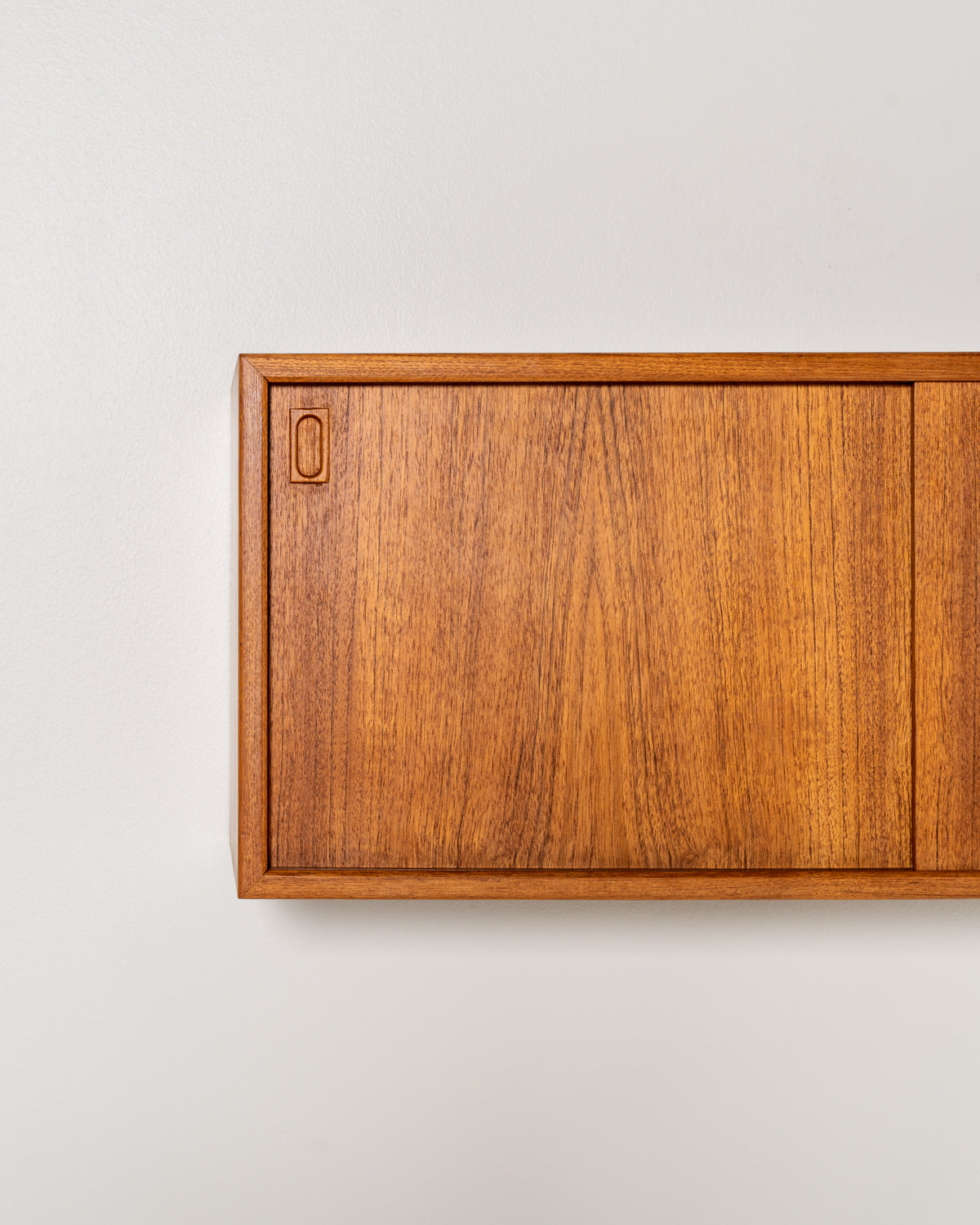 Piccolo cabinet pensile in teak, Scandinavia, anni ’60