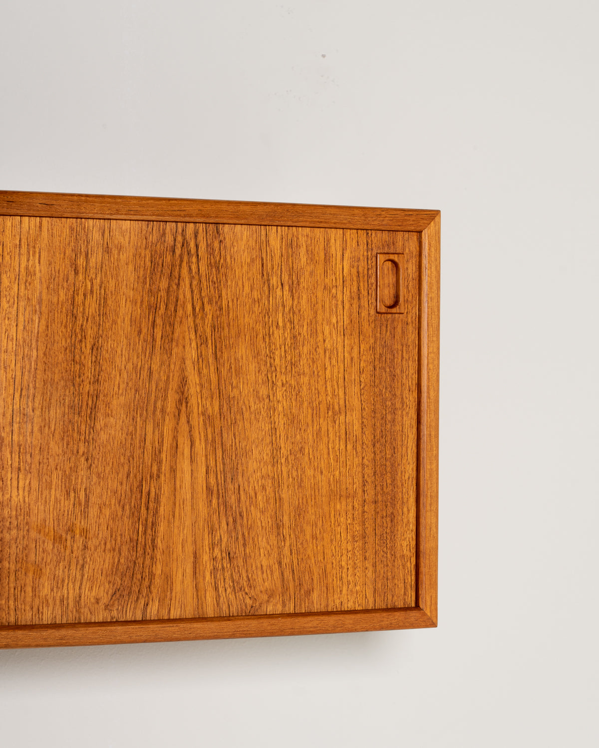 Piccolo cabinet pensile in teak, Scandinavia, anni ’60