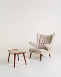 Poltrona “Papa Bear” con poggiapiedi di Hans J. Wegner per A.P. Stolen, Danimarca, anni ’50