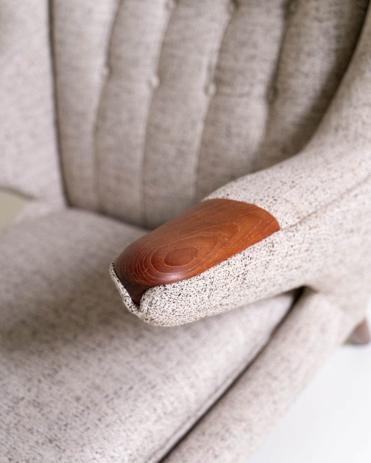 Poltrona “Papa Bear” con poggiapiedi di Hans J. Wegner per A.P. Stolen, Danimarca, anni ’50
