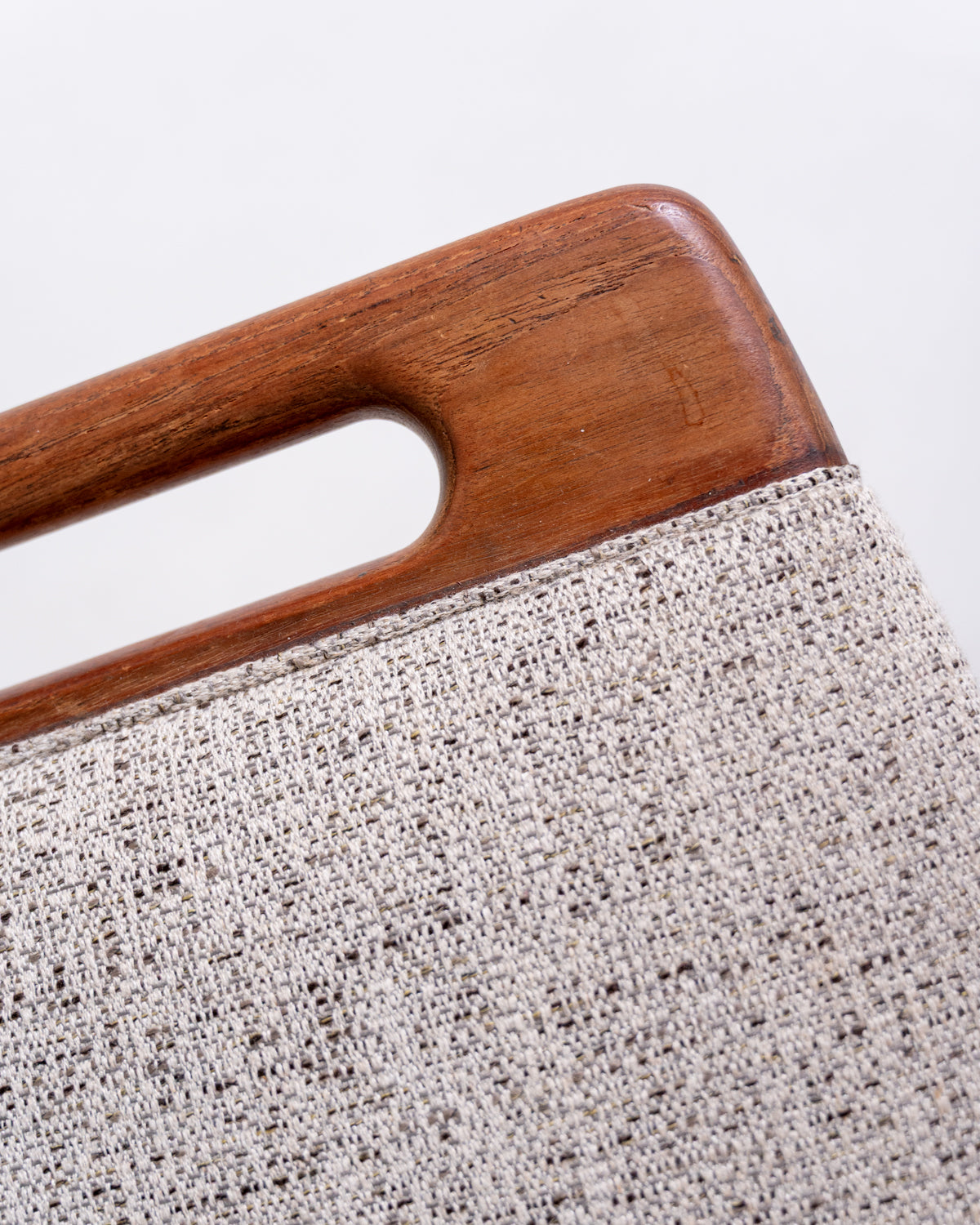 Poltrona “Papa Bear” con poggiapiedi di Hans J. Wegner per A.P. Stolen, Danimarca, anni ’50