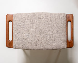 Poltrona “Papa Bear” con poggiapiedi di Hans J. Wegner per A.P. Stolen, Danimarca, anni ’50