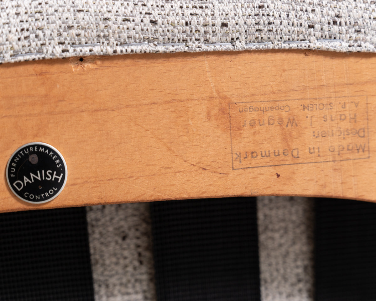 Poltrona “Papa Bear” con poggiapiedi di Hans J. Wegner per A.P. Stolen, Danimarca, anni ’50