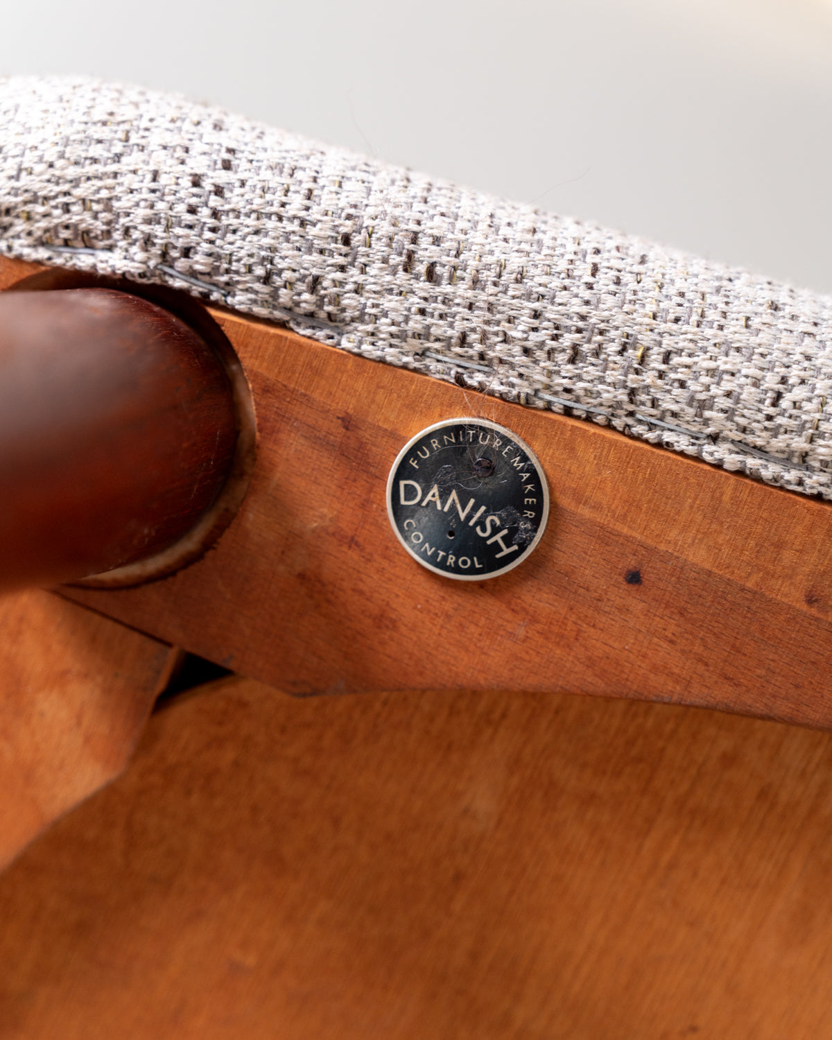 Poltrona “Papa Bear” con poggiapiedi di Hans J. Wegner per A.P. Stolen, Danimarca, anni ’50