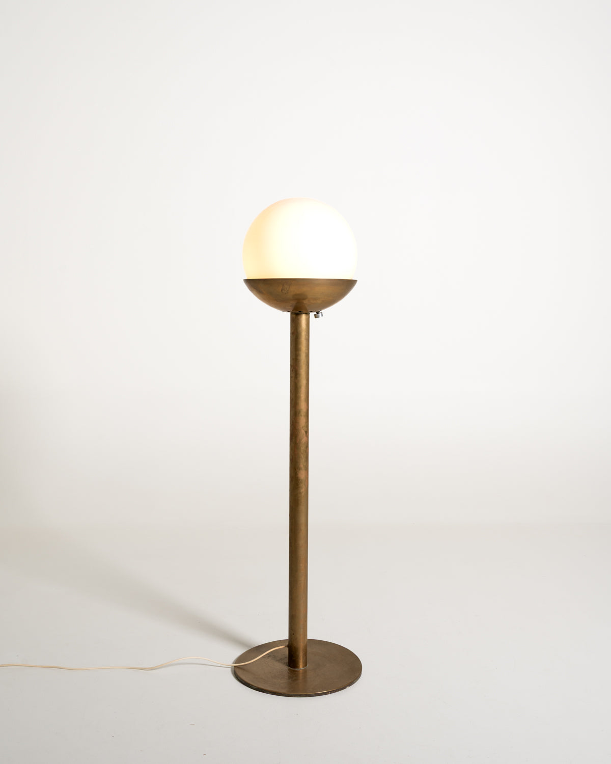 Lampada da terra italiana in ottone, anni ’60